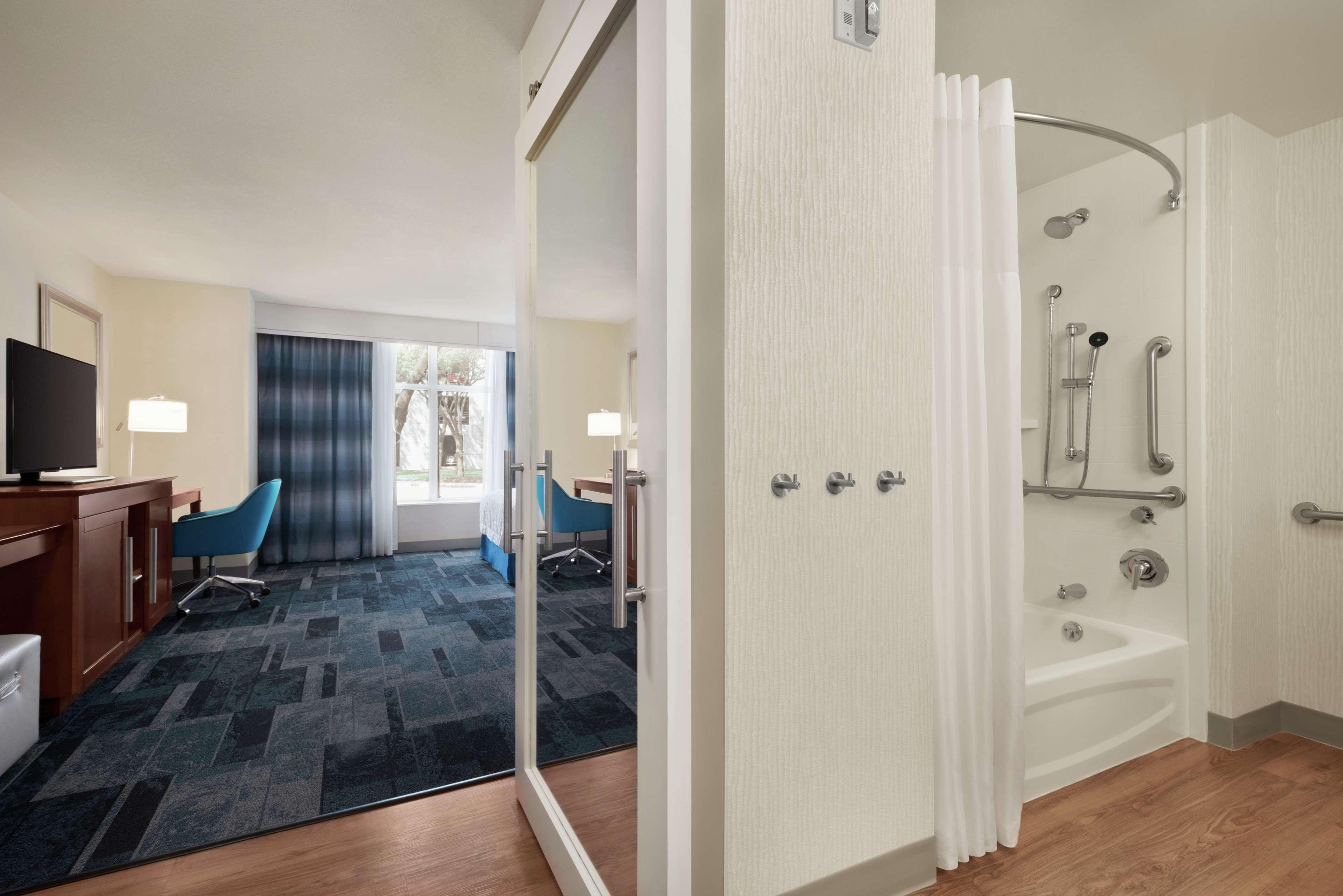 Hampton Inn & Suites Rosemont Chicago O'Hare Exterior photo